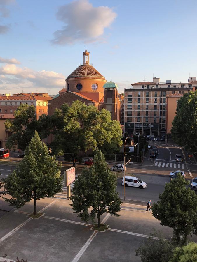 Bologna Holiday Inn Exterior photo